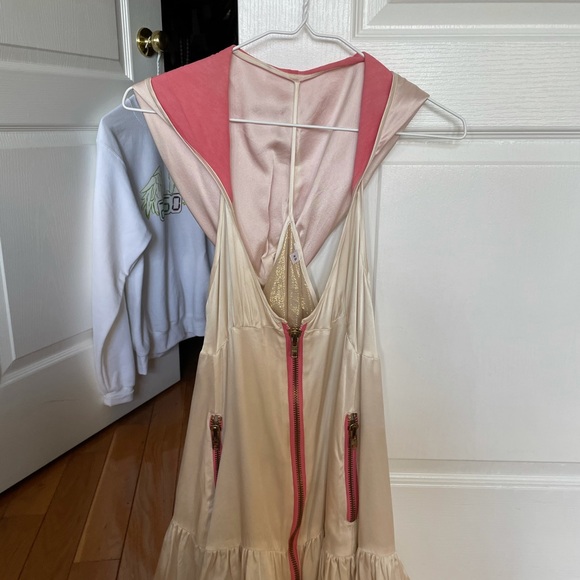 Dresses - Picture 5 of 5